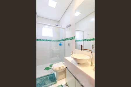 Casa à venda com 170m², 3 quartos e 2 vagasBanheiro