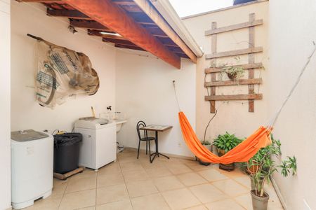 Casa à venda com 170m², 3 quartos e 2 vagasÁrea de Serviço