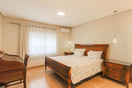 Casa à venda com 170m², 3 quartos e 2 vagasSuíte