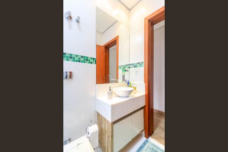 Casa à venda com 170m², 3 quartos e 2 vagasBanheiro