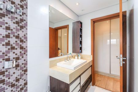 Casa à venda com 170m², 3 quartos e 2 vagasBanheiro da Suíte