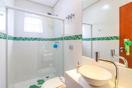 Casa à venda com 170m², 3 quartos e 2 vagasBanheiro