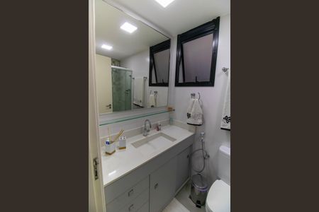 Apartamento para alugar com 200m², 4 quartos e 2 vagas Apartamento para alugar com 200m², 4 quartos e 2 vagasBanheiro 1