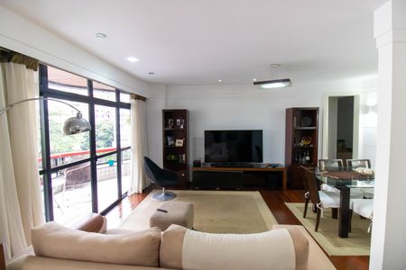 Apartamento para alugar com 200m², 4 quartos e 2 vagas Apartamento para alugar com 200m², 4 quartos e 2 vagasSala