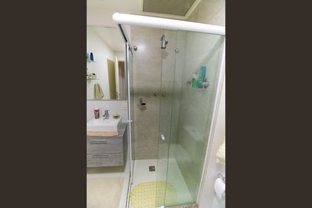Apartamento para alugar com 200m², 4 quartos e 2 vagas Apartamento para alugar com 200m², 4 quartos e 2 vagasBanheiro 2