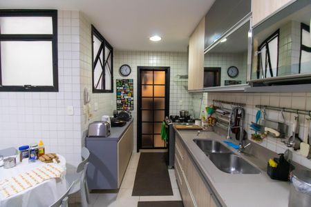 Apartamento para alugar com 200m², 4 quartos e 2 vagas Apartamento para alugar com 200m², 4 quartos e 2 vagasCozinha