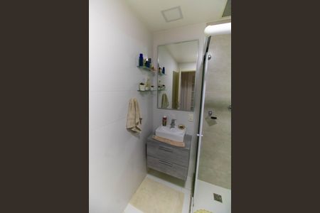 Apartamento para alugar com 200m², 4 quartos e 2 vagas Apartamento para alugar com 200m², 4 quartos e 2 vagasBanheiro 2