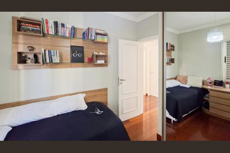 Apartamento à venda com 129m², 4 quartos e 2 vagasQuarto 3