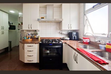 Apartamento à venda com 129m², 4 quartos e 2 vagasCozinha