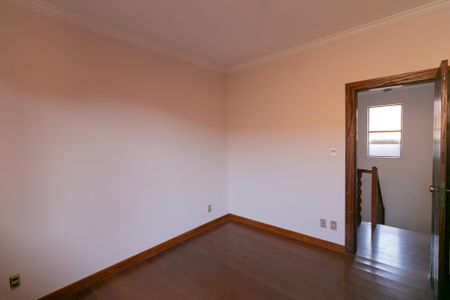 Casa à venda com 339m², 5 quartos e 4 vagas Casa à venda com 339m², 5 quartos e 4 vagasQuarto 3