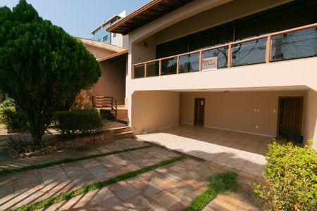 Casa à venda com 339m², 5 quartos e 4 vagas Casa à venda com 339m², 5 quartos e 4 vagasÁrea comum