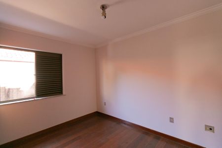 Casa à venda com 339m², 5 quartos e 4 vagas Casa à venda com 339m², 5 quartos e 4 vagasQuarto 1