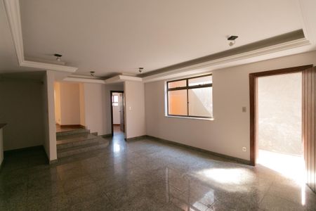 Casa à venda com 339m², 5 quartos e 4 vagas Casa à venda com 339m², 5 quartos e 4 vagasSala 2