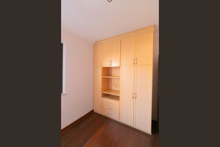 Casa à venda com 339m², 5 quartos e 4 vagas Casa à venda com 339m², 5 quartos e 4 vagasEscritório
