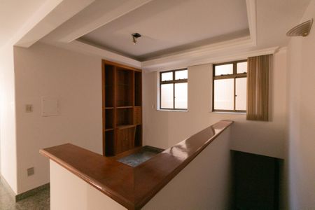 Casa à venda com 339m², 5 quartos e 4 vagas Casa à venda com 339m², 5 quartos e 4 vagasSala 2