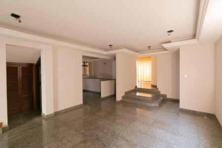 Casa à venda com 339m², 5 quartos e 4 vagas Casa à venda com 339m², 5 quartos e 4 vagasSala 2