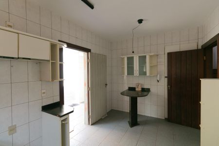 Casa à venda com 339m², 5 quartos e 4 vagas Casa à venda com 339m², 5 quartos e 4 vagasCozinha