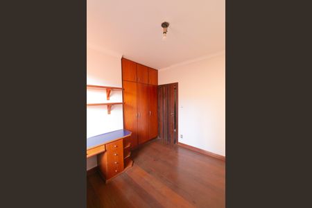 Casa à venda com 339m², 5 quartos e 4 vagas Casa à venda com 339m², 5 quartos e 4 vagasQuarto 5