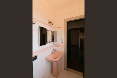 Casa à venda com 339m², 5 quartos e 4 vagas Casa à venda com 339m², 5 quartos e 4 vagasBanheiro do Quarto 3