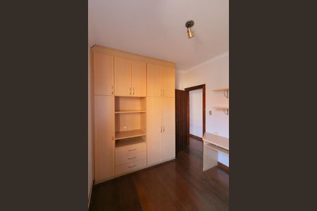 Casa à venda com 339m², 5 quartos e 4 vagas Casa à venda com 339m², 5 quartos e 4 vagasEscritório