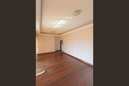 Casa à venda com 339m², 5 quartos e 4 vagas Casa à venda com 339m², 5 quartos e 4 vagasSala