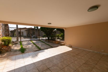 Casa à venda com 339m², 5 quartos e 4 vagas Casa à venda com 339m², 5 quartos e 4 vagasÁrea comum