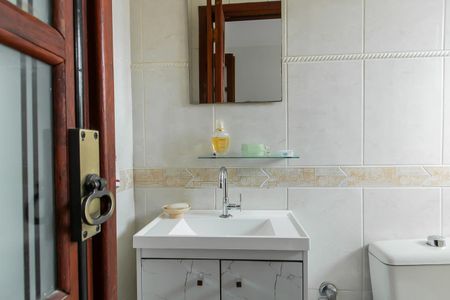 Casa à venda com 160m², 3 quartos e 2 vagasBanheiro da suite 2