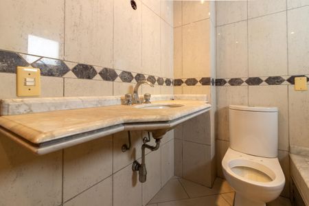 Apartamento à venda com 210m², 3 quartos e 3 vagas Apartamento à venda com 210m², 3 quartos e 3 vagasBanheiro da Suíte