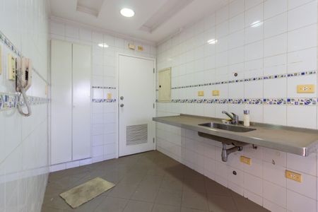 Apartamento à venda com 210m², 3 quartos e 3 vagas Apartamento à venda com 210m², 3 quartos e 3 vagasCozinha e Área de Serviço