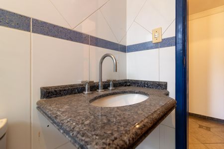 Apartamento à venda com 210m², 3 quartos e 3 vagas Apartamento à venda com 210m², 3 quartos e 3 vagasBanheiro