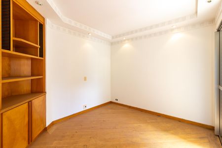 Apartamento à venda com 210m², 3 quartos e 3 vagas Apartamento à venda com 210m², 3 quartos e 3 vagasCloset da Suíte