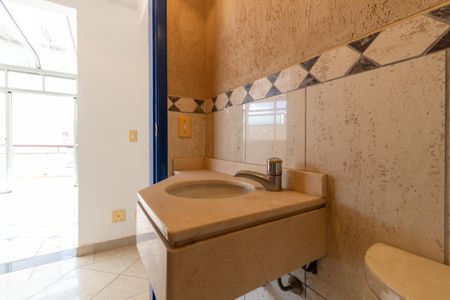 Apartamento à venda com 210m², 3 quartos e 3 vagas Apartamento à venda com 210m², 3 quartos e 3 vagasLavabo 2