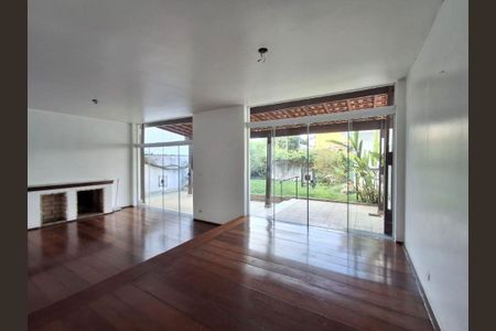 Casa à venda com 3 quartos, 260m² em Bela Aliança, São Paulo