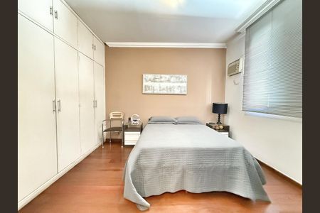 Apartamento à venda com 100m², 3 quartos e 2 vagas Apartamento à venda com 100m², 3 quartos e 2 vagasSuíte