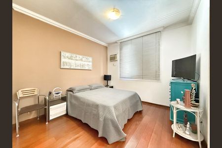 Apartamento à venda com 100m², 3 quartos e 2 vagas Apartamento à venda com 100m², 3 quartos e 2 vagasSuíte