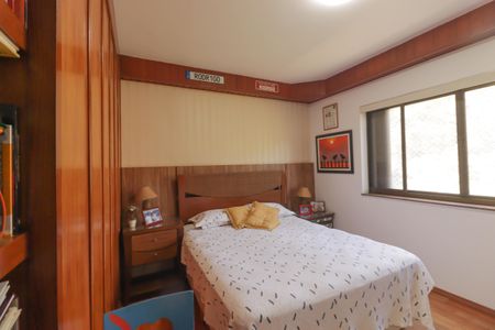 Apartamento à venda com 270m², 4 quartos e 2 vagas Apartamento à venda com 270m², 4 quartos e 2 vagasSuíte 1