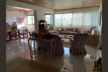 Apartamento à venda com 270m², 4 quartos e 2 vagas Apartamento à venda com 270m², 4 quartos e 2 vagasSala