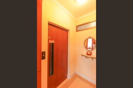 Apartamento à venda com 270m², 4 quartos e 2 vagas Apartamento à venda com 270m², 4 quartos e 2 vagasHall de Entrada