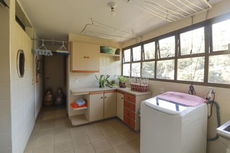 Apartamento à venda com 270m², 4 quartos e 2 vagas Apartamento à venda com 270m², 4 quartos e 2 vagasÁrea de Serviço