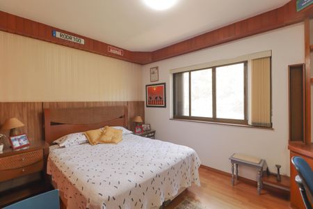 Apartamento à venda com 270m², 4 quartos e 2 vagas Apartamento à venda com 270m², 4 quartos e 2 vagasSuíte 1