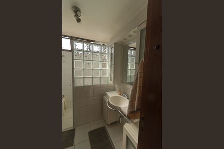 Apartamento à venda com 270m², 4 quartos e 2 vagas Apartamento à venda com 270m², 4 quartos e 2 vagasBanheiro da Suíte 1