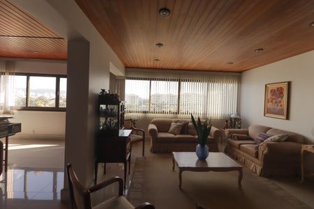 Apartamento à venda com 270m², 4 quartos e 2 vagas Apartamento à venda com 270m², 4 quartos e 2 vagasSala