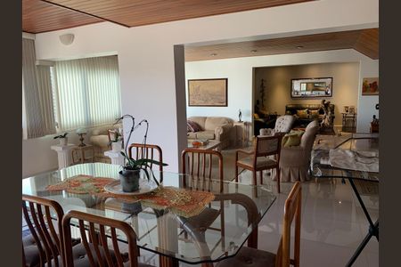 Apartamento à venda com 270m², 4 quartos e 2 vagas Apartamento à venda com 270m², 4 quartos e 2 vagasSala