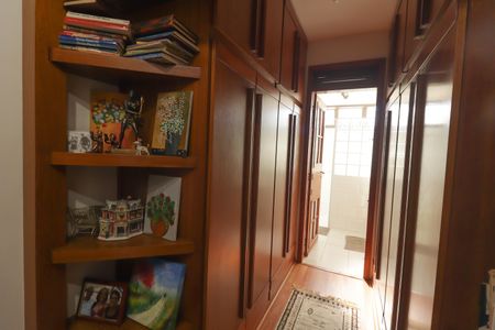 Apartamento à venda com 270m², 4 quartos e 2 vagas Apartamento à venda com 270m², 4 quartos e 2 vagasSuíte 1