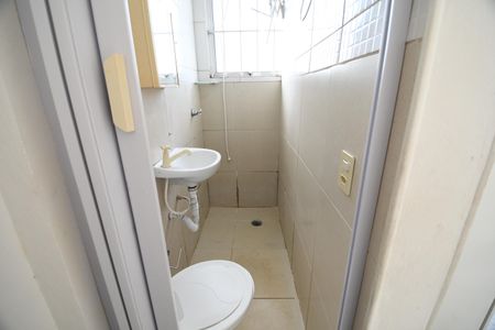 Banheiro Social de kitnet/studio para alugar com 1 quarto, 17m² em Cidade Universitária, Campinas