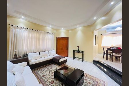 Casa à venda com 250m², 3 quartos e 4 vagas