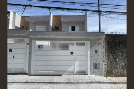 Casa à venda com 180m², 3 quartos e 2 vagas Casa à venda com 180m², 3 quartos e 2 vagasFachada