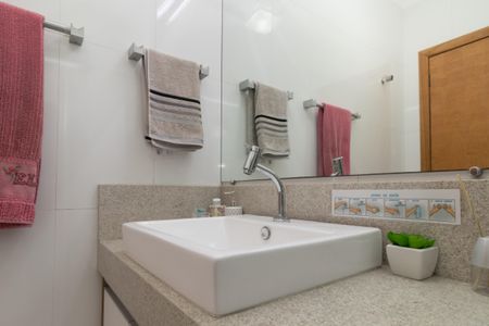 Casa à venda com 164m², 3 quartos e 4 vagasBanheiro