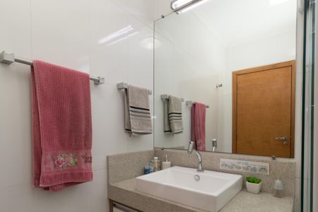 Casa à venda com 164m², 3 quartos e 4 vagasBanheiro