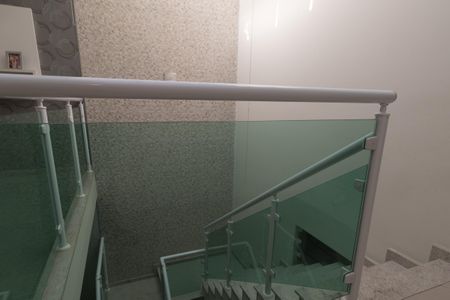 Casa à venda com 164m², 3 quartos e 4 vagasEscada de acesso quartos